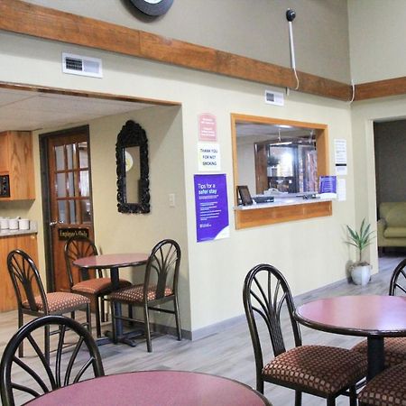Super 8 By Wyndham Harrison Ar Motel Bagian luar foto