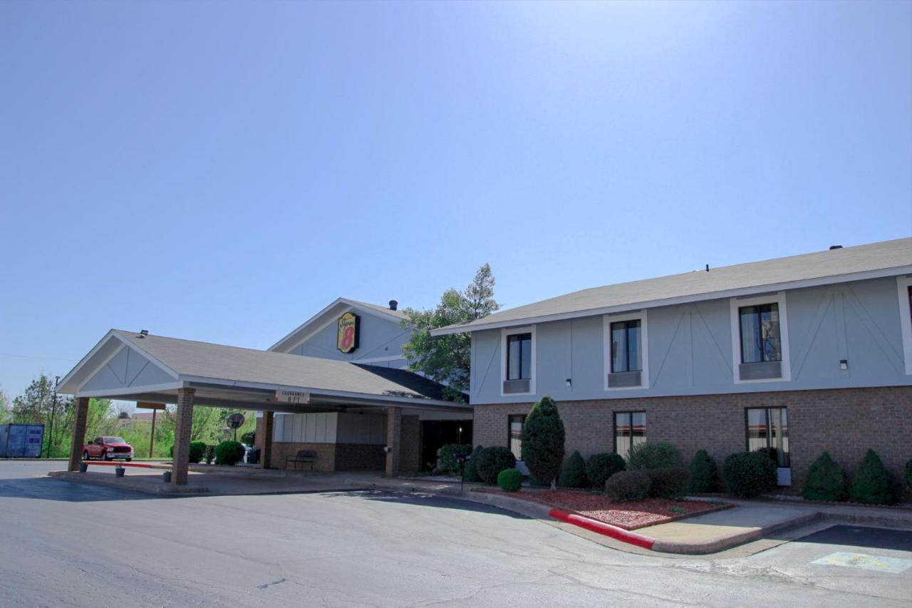 Super 8 By Wyndham Harrison Ar Motel Bagian luar foto