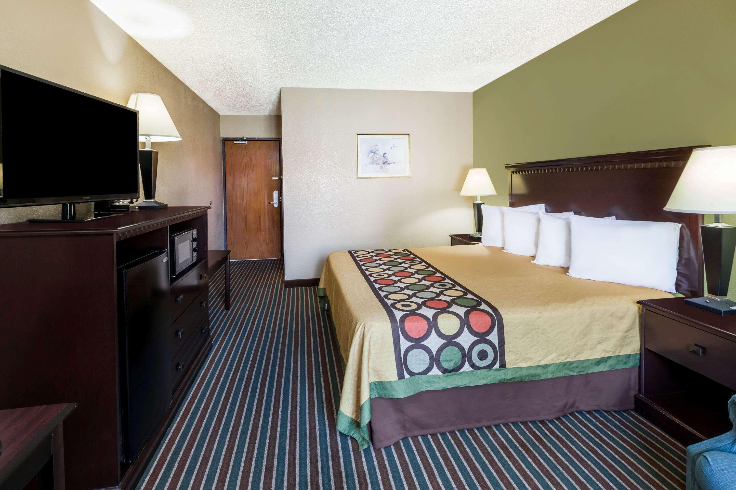 Super 8 By Wyndham Harrison Ar Motel Bagian luar foto