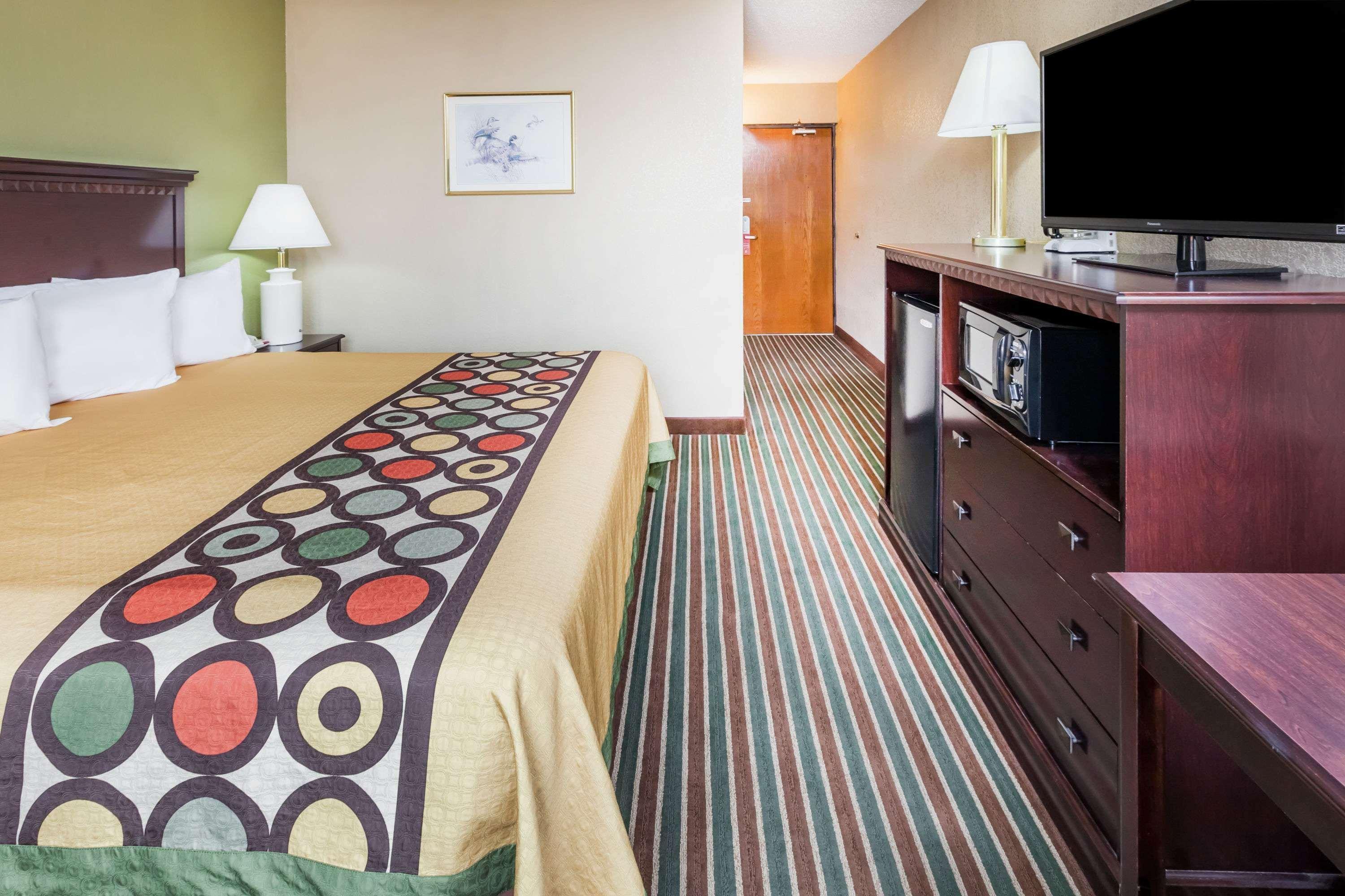 Super 8 By Wyndham Harrison Ar Motel Bagian luar foto