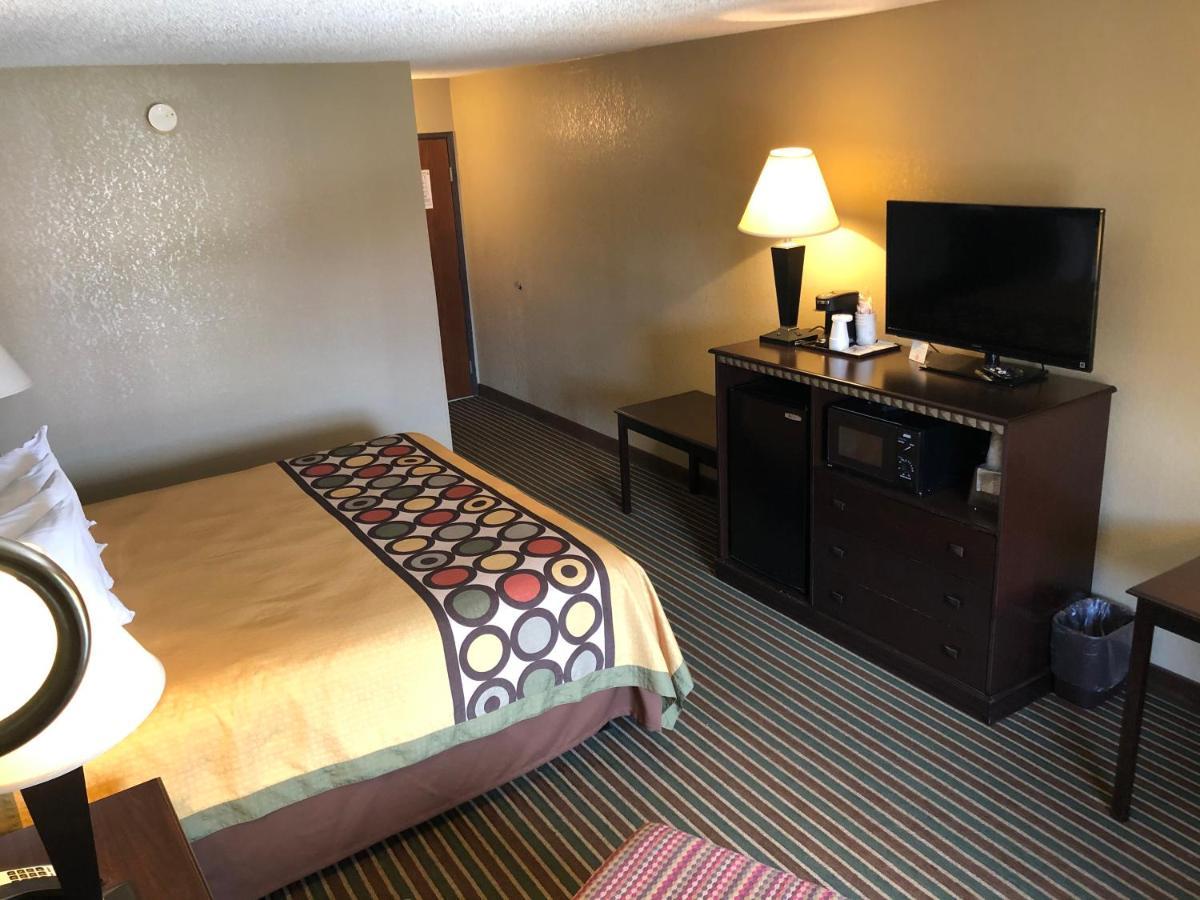 Super 8 By Wyndham Harrison Ar Motel Bagian luar foto